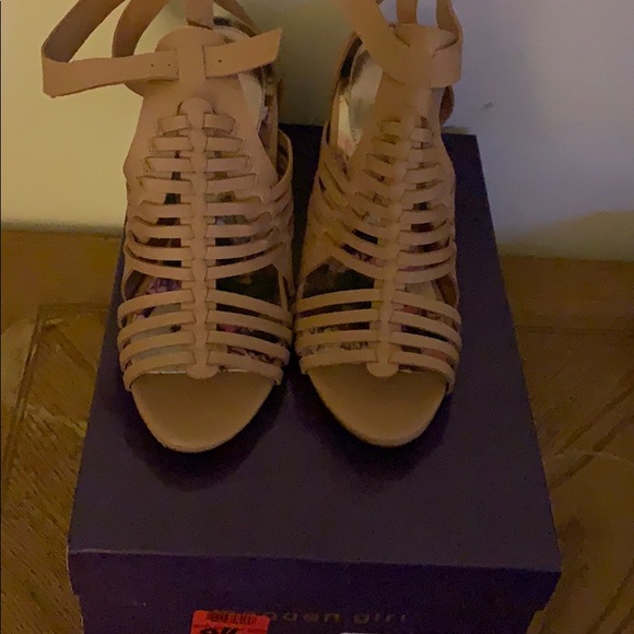 Block heel sandle. - Picture 2 of 2